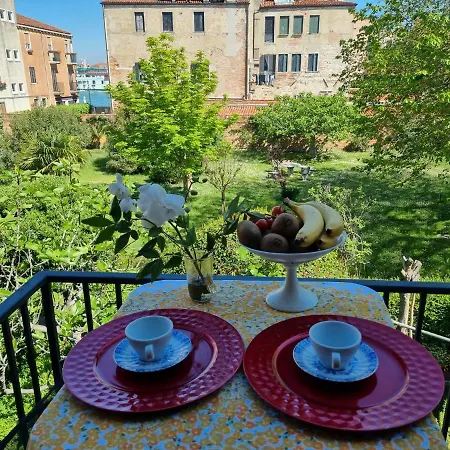 Angela Di House Apartment