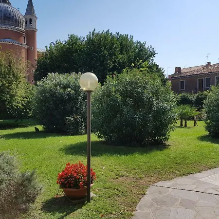 Angela Di House Venice