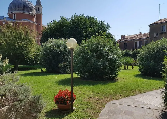 Angela Di House Venecia