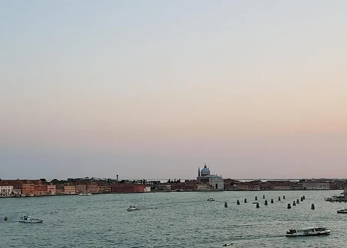 Angela Di House Venecia